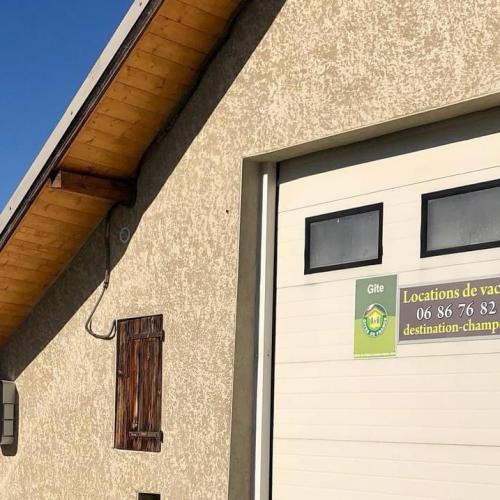 Parking avec borne éléctrique